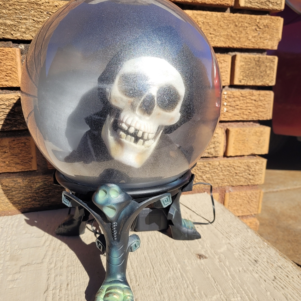 Gemmy Skeleton Spirit Ball Animation Sound with Original Stand and Box See Video
